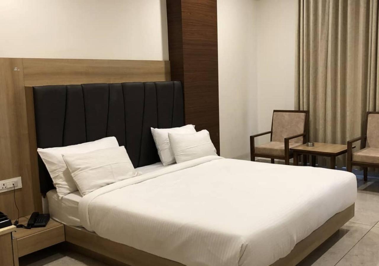 Hotel Aaradhya Udaipur Buitenkant foto